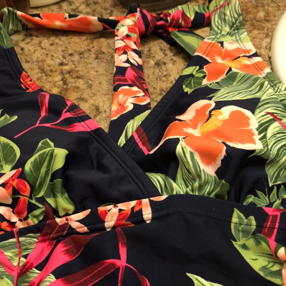 Bathing suit Top. - Picture 4 of 4
